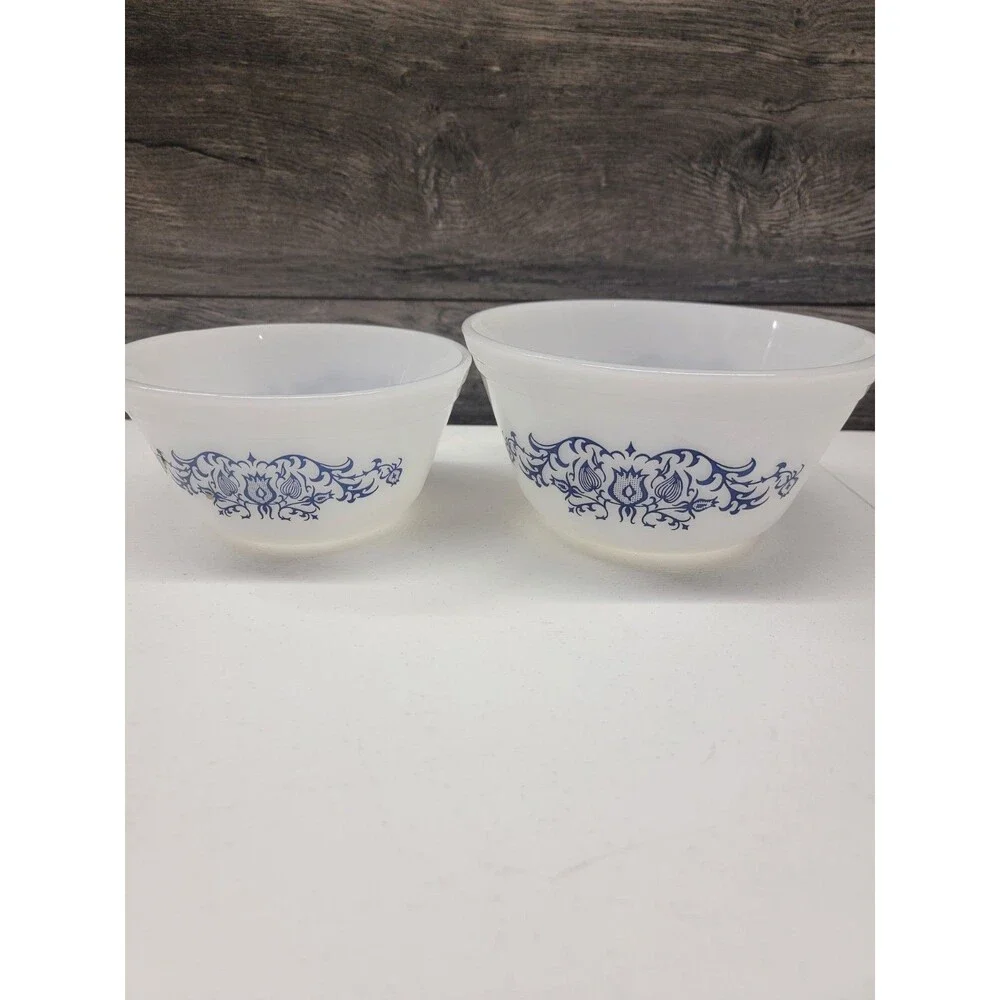 Vintage Federal Glass Blue On White Tulip Pattern  Mixing Bowl Set